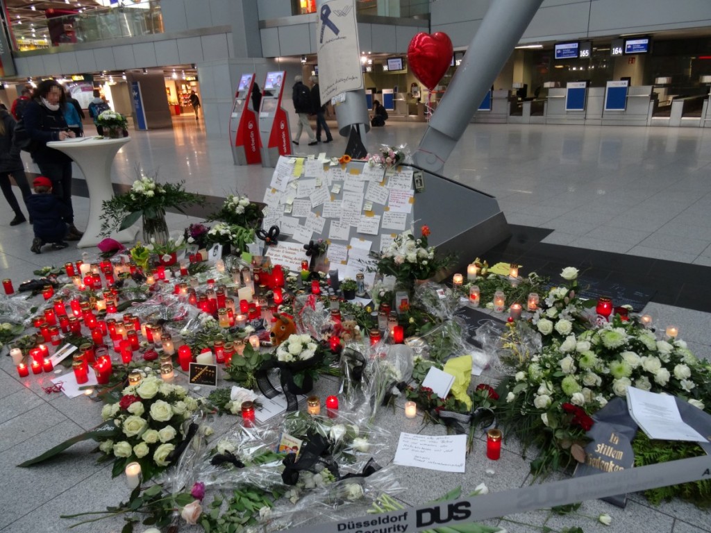 Gedenkstätte am Flughafen Düsseldorf für Germanwings-Flug 9525