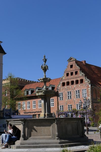 2026-04h-101-LG-Fototour-Um den Marktplatz-kl