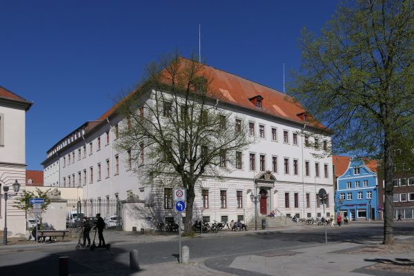 2026-04h-107-LG-Fototour-Um den Marktplatz-kl