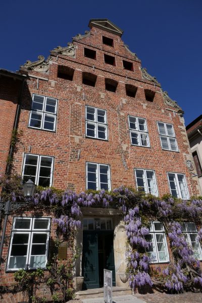 2026-04h-115-LG-Fototour-Um den Marktplatz-kl