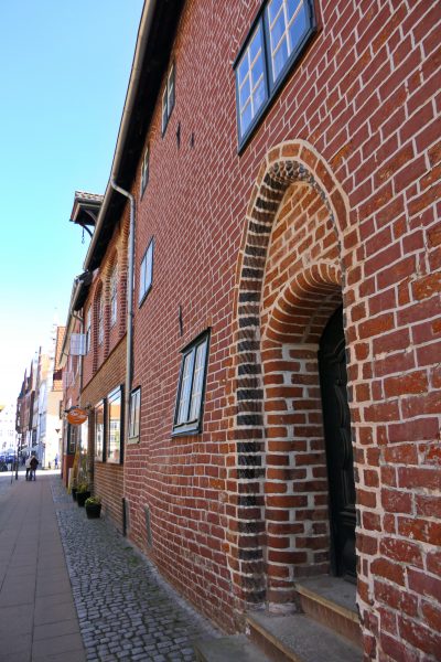 2026-04h-129-LG-Fototour-Um den Marktplatz